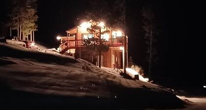 A little Slice of Heaven!
This cozy little cabin is located at Georgetown Lake!