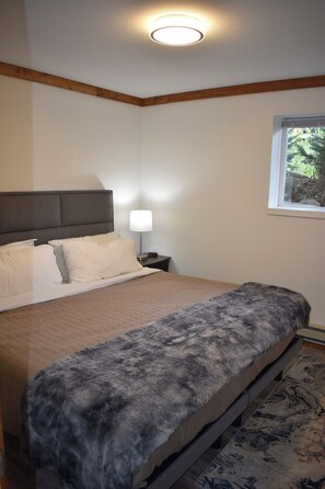 2 bedrooms, travel crib, WiFi, bed sheets