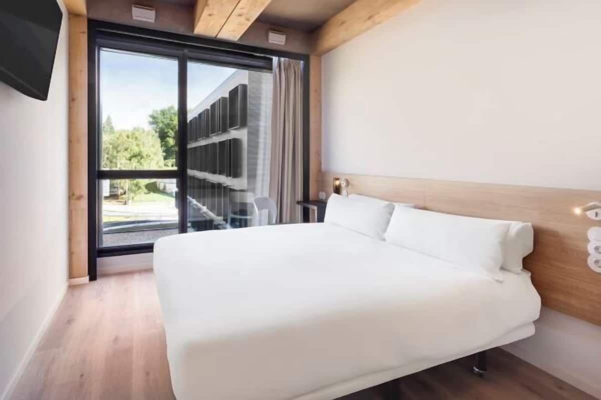 In-room safe, free WiFi