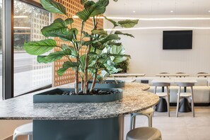 Coin salon dans le hall