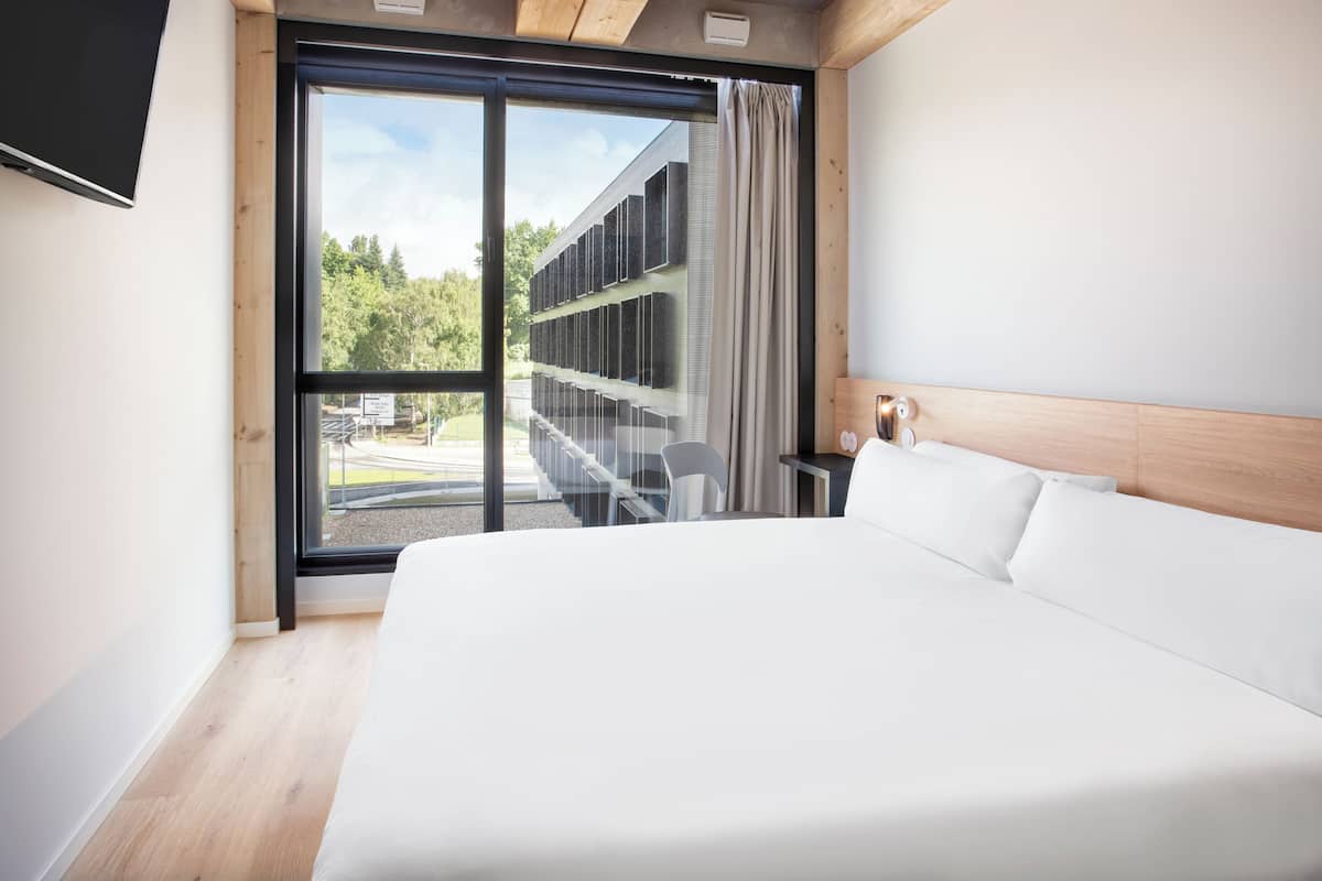In-room safe, free WiFi