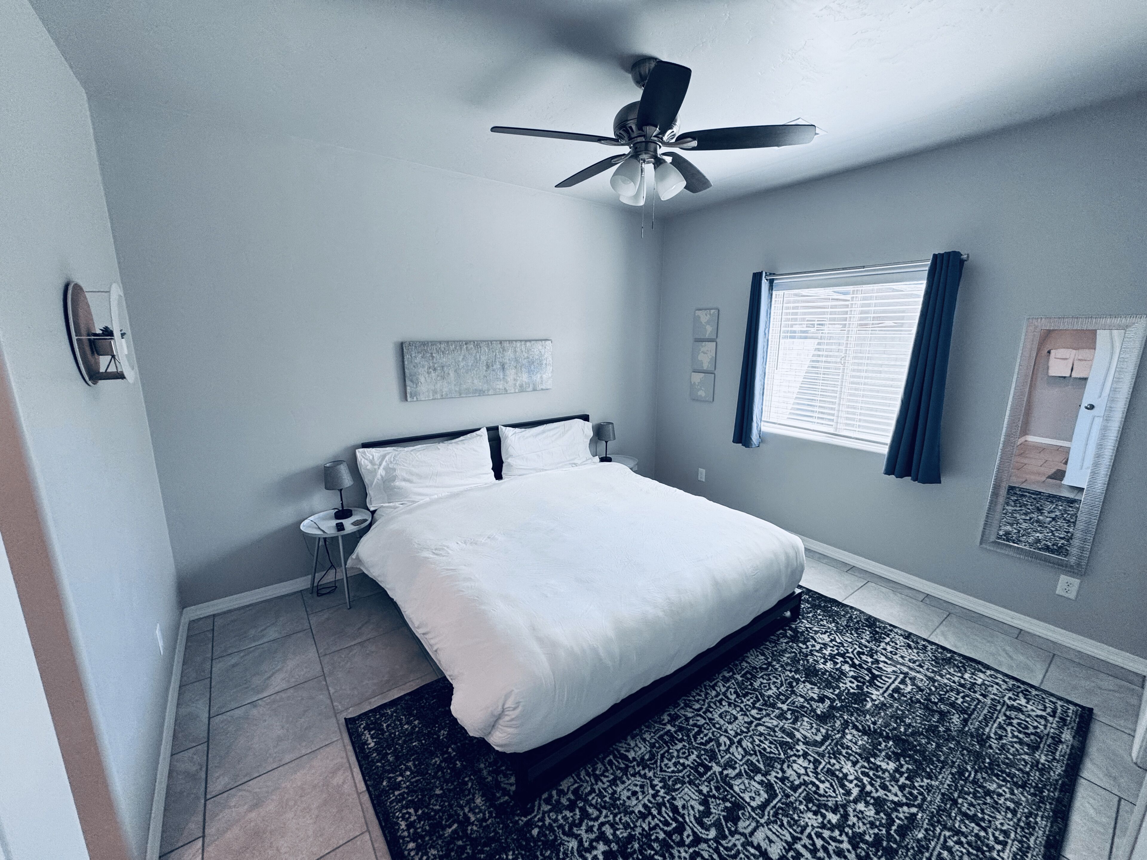 3 sovrum, skrivbord, strykjärn/strykbräda och resesäng