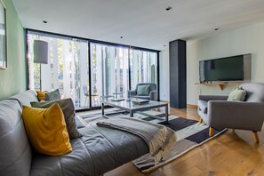 Luxury Apartment, Balcony, City View | Living area | 55-inch flat-screen TV with digital channels, TV, Netflix - Capitalia Temistocles Polanco (Mexico City)