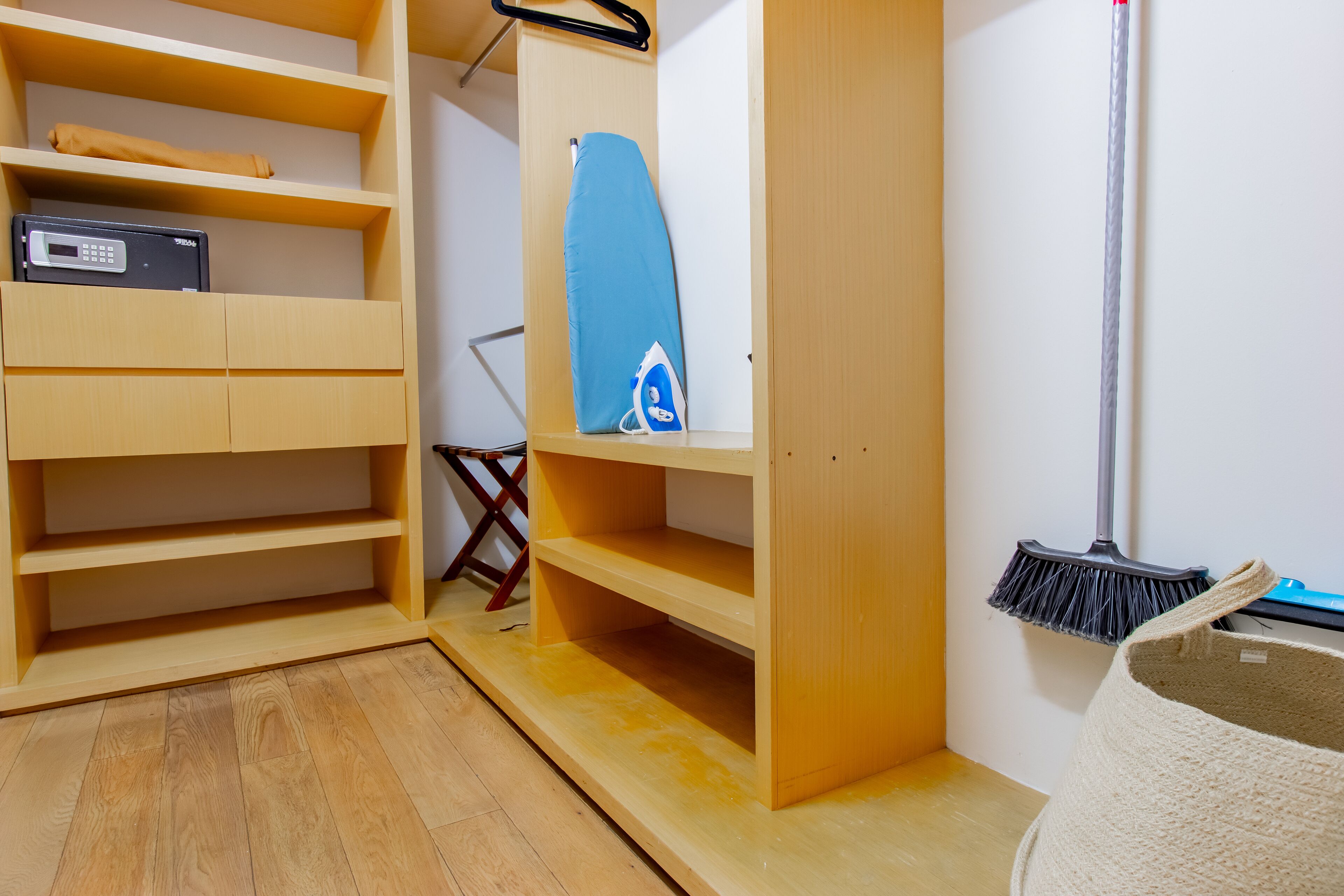 独特开间, 阳台, 城市景观 | 衣柜