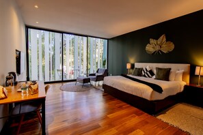 Exclusive Studio, Balcony, City View | Premium bedding, in-room safe, laptop workspace, blackout drapes - Capitalia Temistocles Polanco (Mexico City)