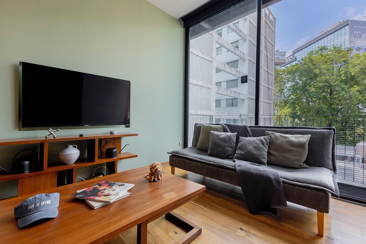 Apartamento Premium, 2 habitaciones, balcón | Zona de estar | Una televisión de pantalla plana, Netflix, servicios de streaming