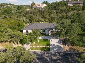 Exterior - Luxury 4 Bed 3 Bath Texas Hill County Horseshoe Bay ZERO cleaning fee! (Horseshoe Bay)