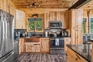 Refrigerador, microondas, horno, placa de cocina