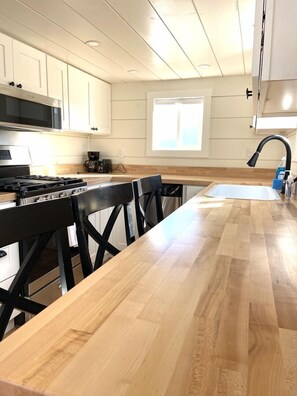 Frigorífic, microones, forn i placa de cuina