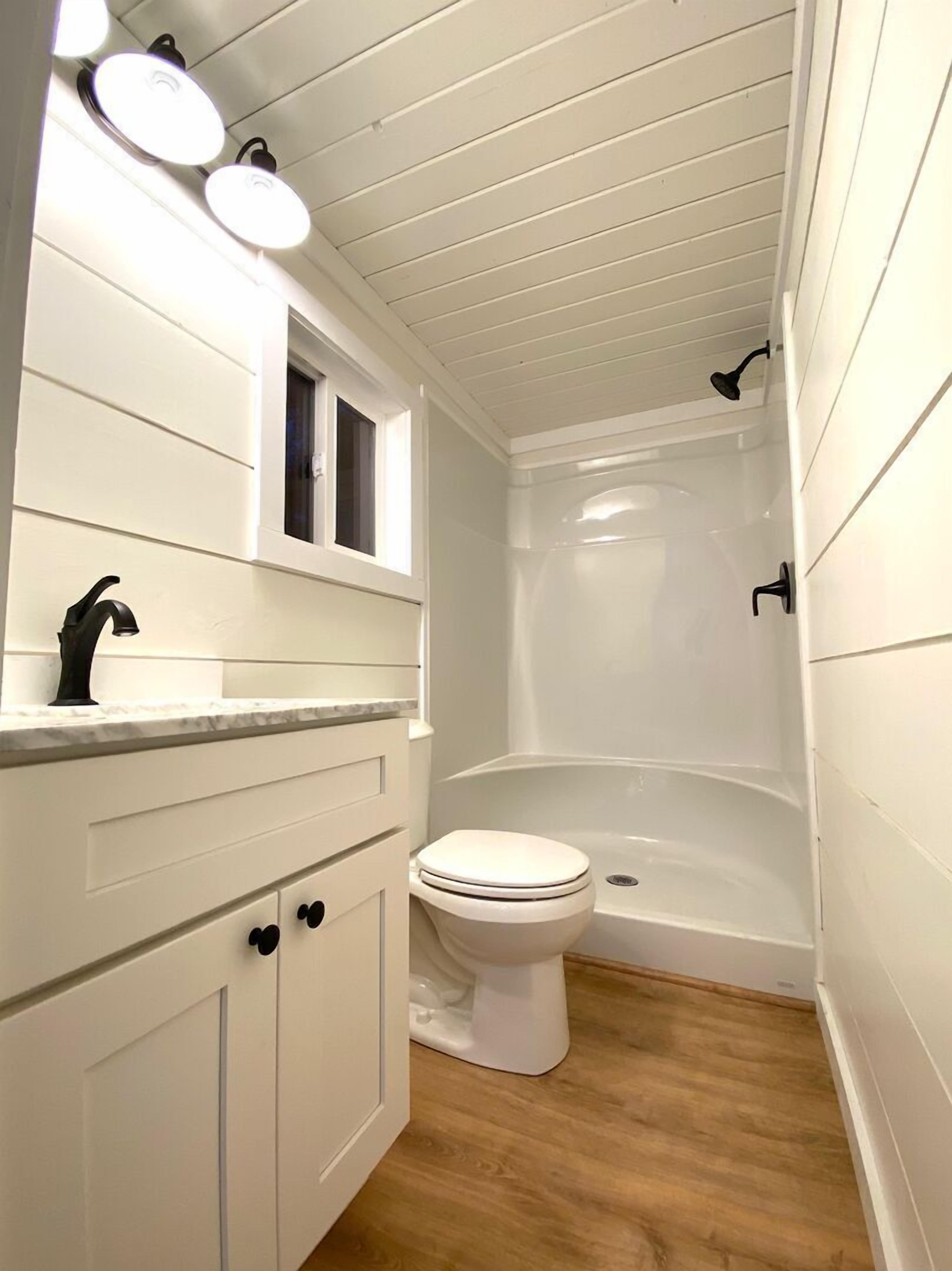 Douche, serviettes fournies