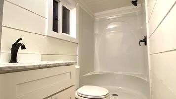 Douche, serviettes fournies