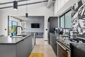 Fridge, microwave, oven, stovetop - Onyx Oasis: Pool, Fire Pit, Great Views, Sleeps 6 (Canyon Lake)