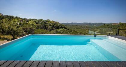 Onyx Oasis: Pool, Fire Pit, Great Views, Sleeps 6