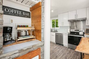 Fridge, microwave, oven, stovetop - Spacious & Modern 3 Bedroom in Madison Valley (Seattle)