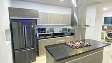 Fridge, oven, stovetop, dishwasher