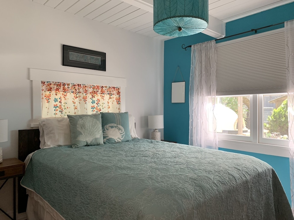 Living the Napa dream in this ideally located Yountville cottage