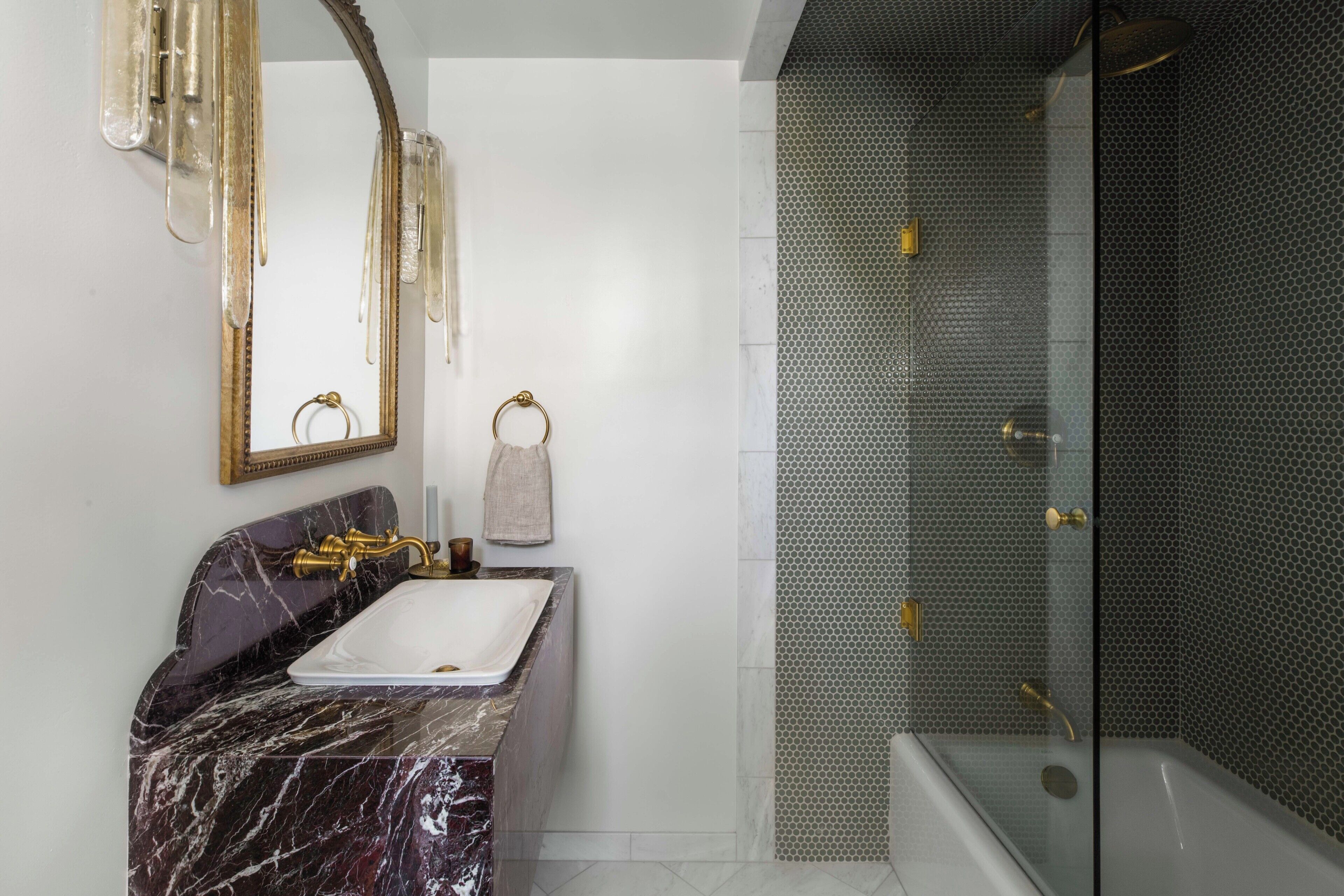 The Butterfly Room (1 Queen Bed) | Bathroom