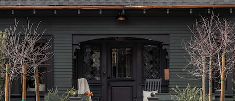 Full Buyout (3 King & 2 Queen Rooms)