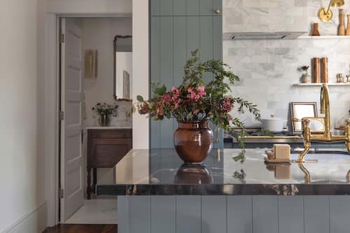 Full-size fridge, microwave, oven, stovetop