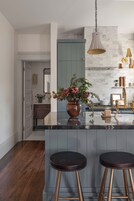 Full-size fridge, microwave, oven, stovetop