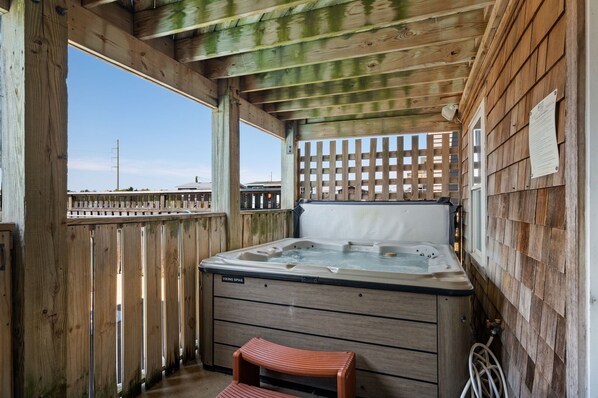 Outdoor spa tub - Footloose & Fab-Semi-oceanfront, pool, hot tub, rec room, pool table, elevator! (Nags Head)