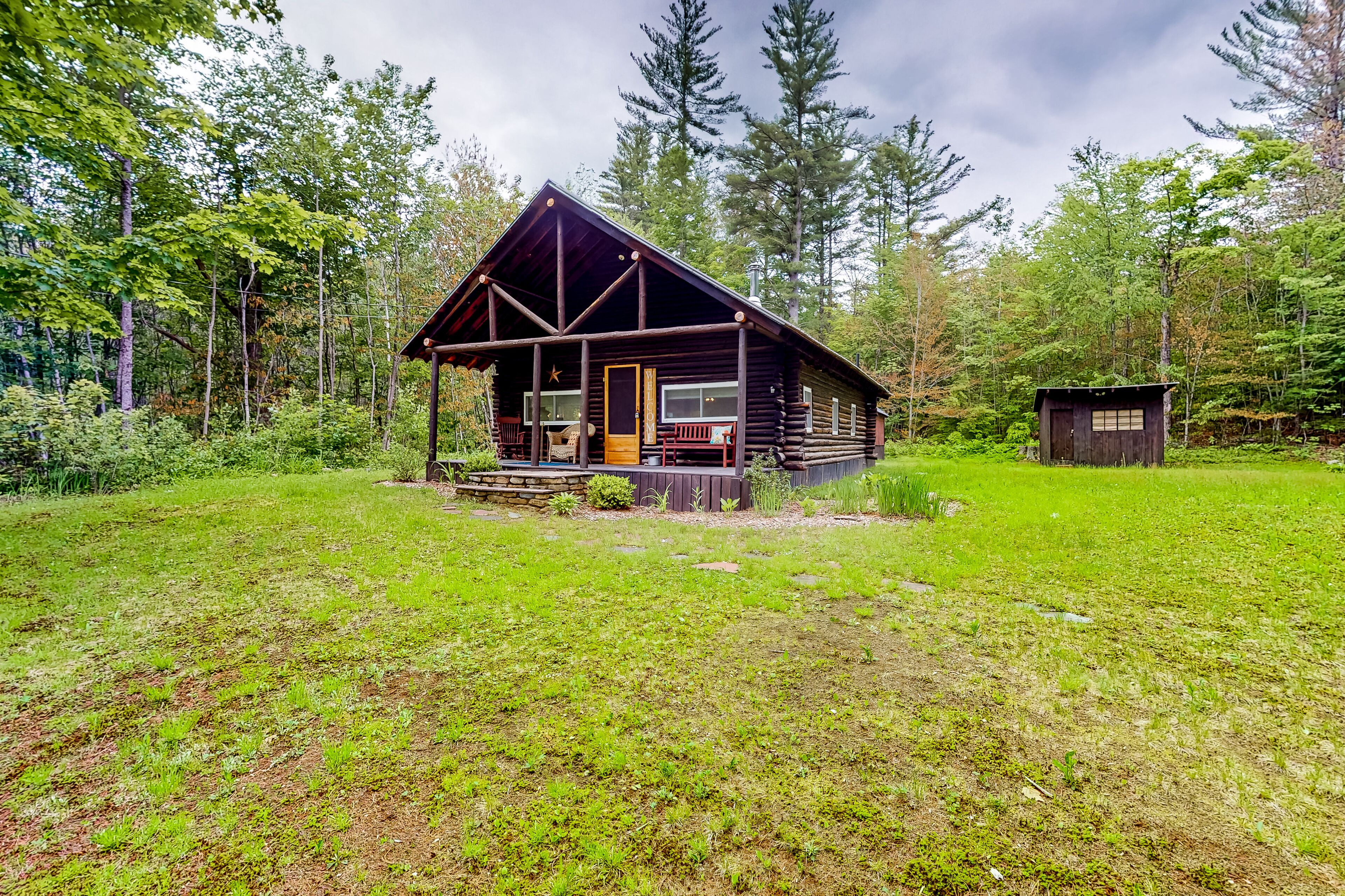 Quiet dog-friendly home with screened porch, deck, & firepit - golf nearby
