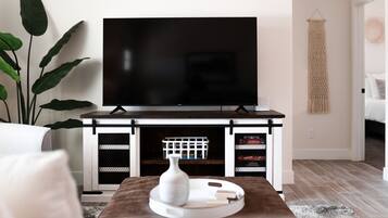 3 Schlafzimmer, Schreibtisch, Bügeleisen/Bügelbrett, Reisekinderbett