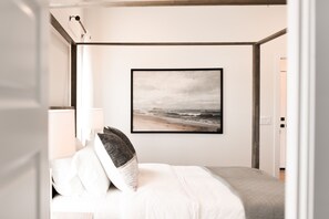 3 bedrooms, desk, iron/ironing board, travel cot