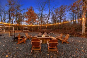 Property grounds - Moose Mansion, EV Outlet, swing set, hot tub (Broken Bow)