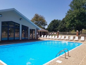 Una piscina cubierta