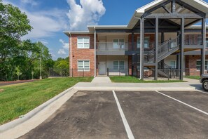 Exterior - Walk-In ~ Resort Amenities ~ Arcade Table! ~ Free Tickets! (FH201) (Branson)