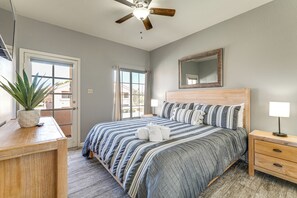 1 bedroom, iron/ironing board, WiFi, bed sheets - Walk to Rotary Park: Lake Havasu City Condo (Lake Havasu City)