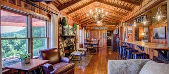 Pisgah Heights - Stunning high elevation views of the New River!