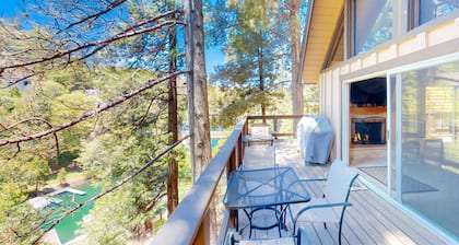 Serene lakefront getaway with game room, fireplace, & washer/dryer