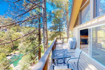 Serene lakefront getaway with game room, fireplace, & washer/dryer