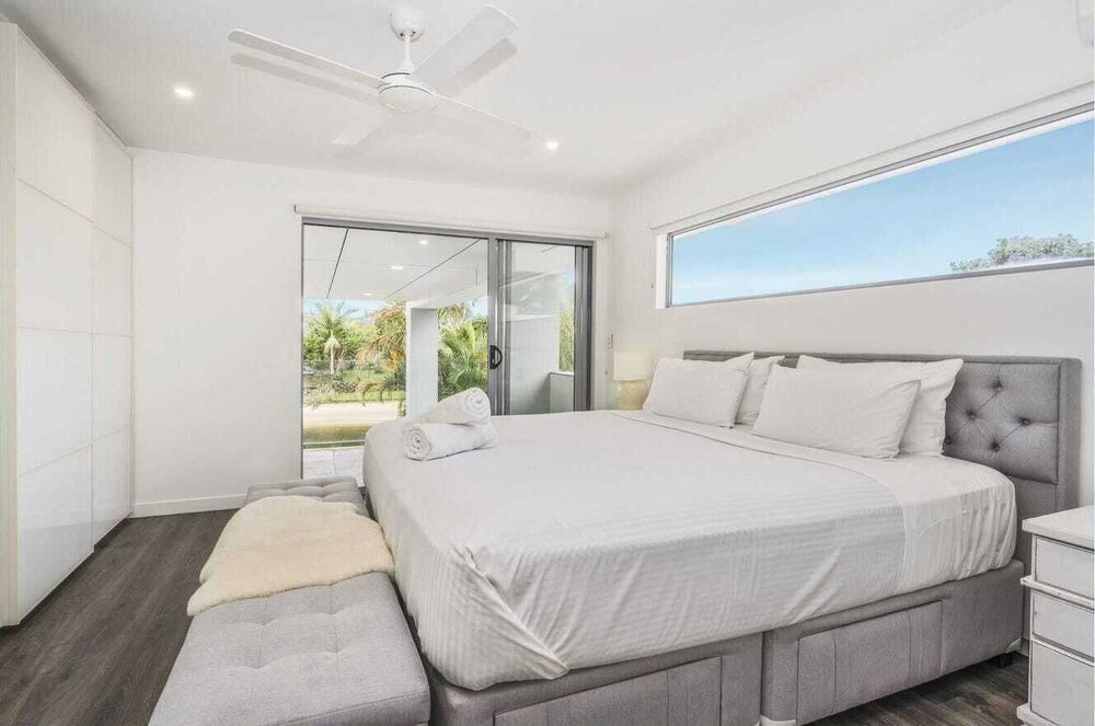 Essence House 4 Bedroom Holiday Home on the Water Gold Coast Vrbo