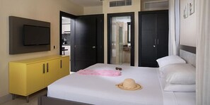 Suíte, 1 quarto | Frigobar, individualmente decorados, individualmente mobiliados