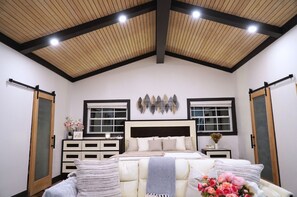 2 عدّة غرف نوم ومكواة/لوح كي وواي فاي مجانًا وملاءات أسرّة