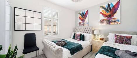 4 slaapkamers, een strijkplank/strijkijzer, wifi, beddengoed