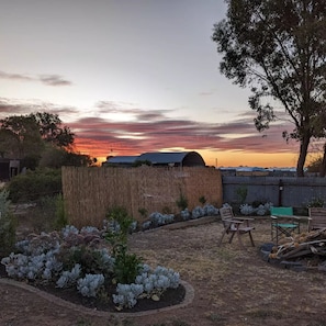 المنطقة المحيطة بالمنشأة