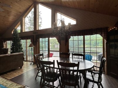 3 Bedroom cabin on South Pond in Stark NH