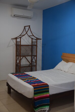 ベーシック ダブルルーム | アイロン / アイロン台、WiFi (無料)