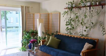 Cozy, seaside condo w/resort amenities + private boardwalk!