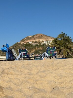 Sun loungers, beach towels - Private 3 bed 3 bath home with it's own pool and amazing ocean views. (San José del Cabo)