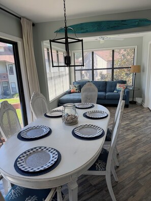 Dining - Bright, newly updated 3 BR 2 BA condo - Walk to Pier and Village!  (St. Simons Island)
