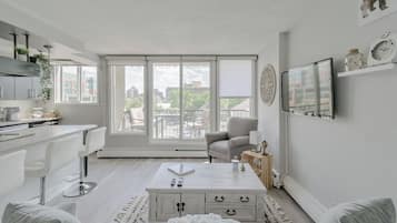 Smart TV, Netflix, streaming services