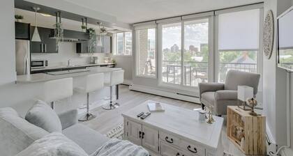 Nearby Saddledome | AC | Parking Central DT Condo