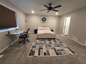2 Schlafzimmer, Schreibtisch, Bügeleisen/Bügelbrett, kostenloses WLAN