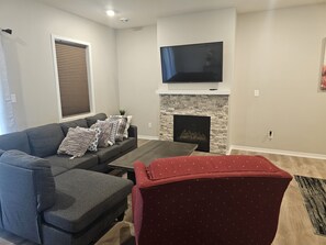 Smart TV, fireplace