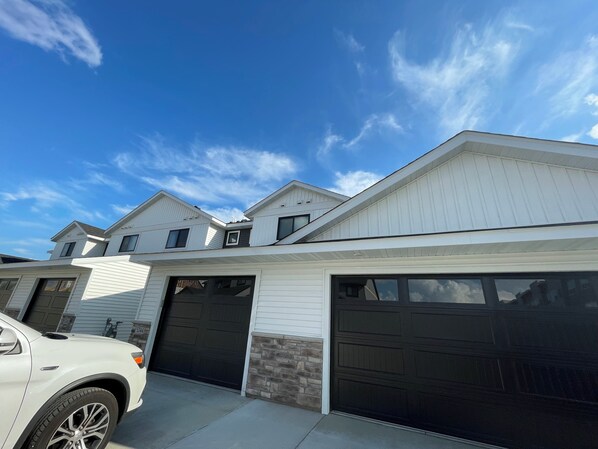 Exterior - Completely Modern Furnished Private House Near Mayo Clinic (Rochester)